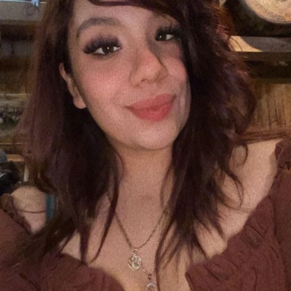 Meet your Posher, Yesenia